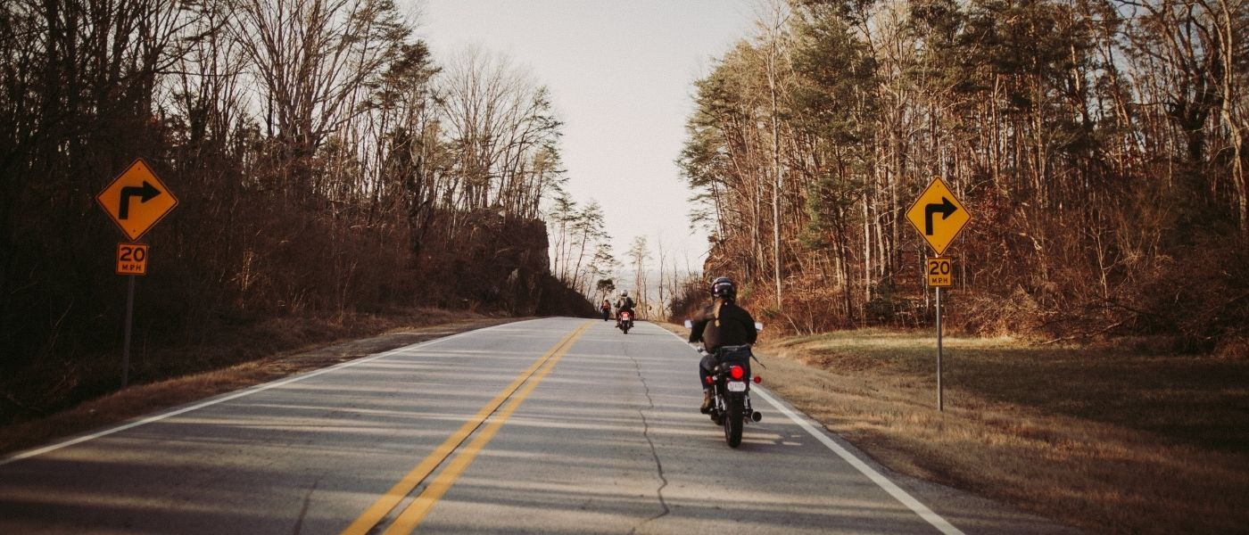 photo de motos de dos sur la route 